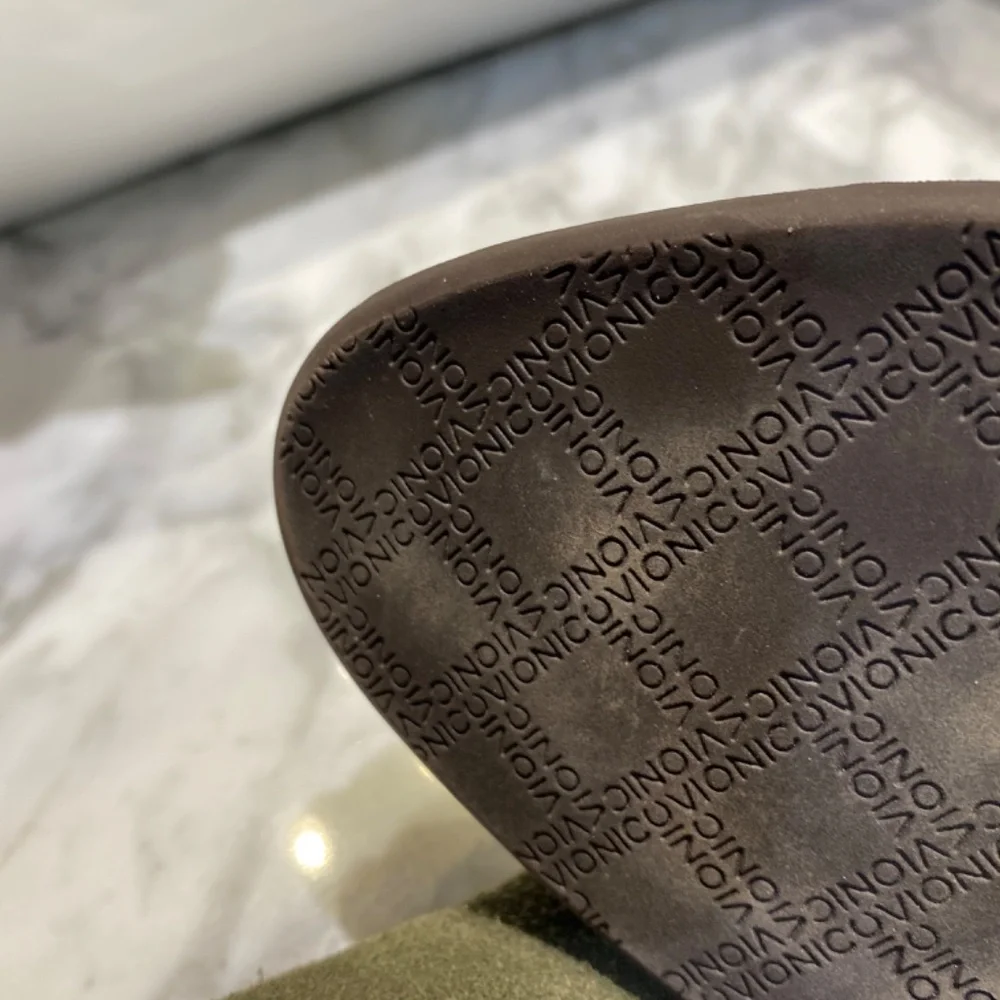 Vionic boots - Picture 6 of 6